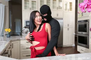 Gần đây, nữ thần có ngoại hình và vóc dáng tuyệt vời đã được phát sóng] Toàn thân được bôi tinh dầu, và hai đèn pha lớn sáng rực và rung chuyển