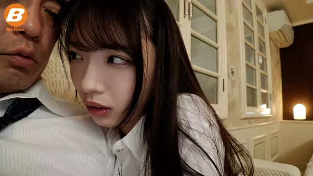 Lút cán vào bờ mu căng hồng của đứa em kế