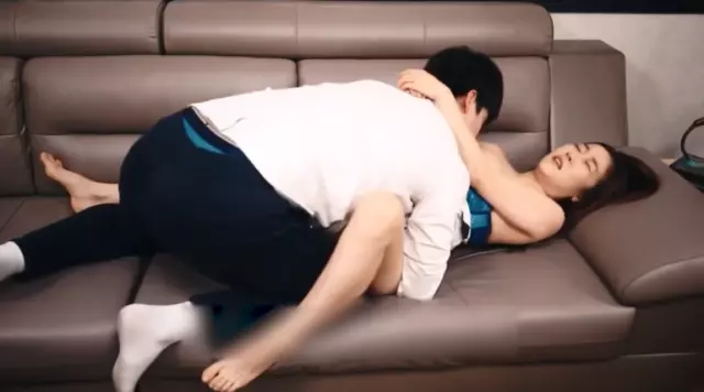 Sayaka, trước khi kết hôn,...