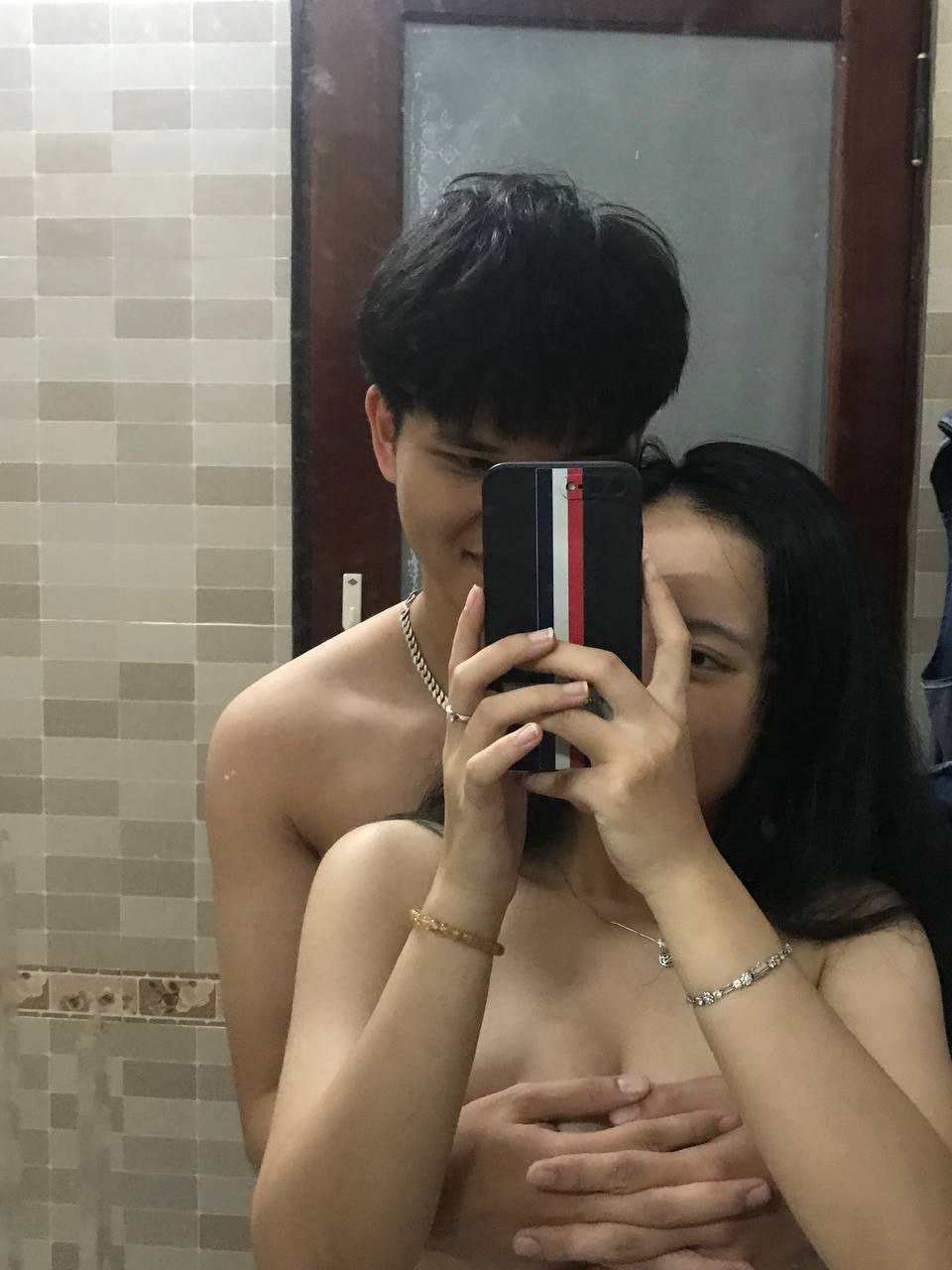 Địt nhau cùng cô người yêu đít bự tóc vàng dâm như gái ngành