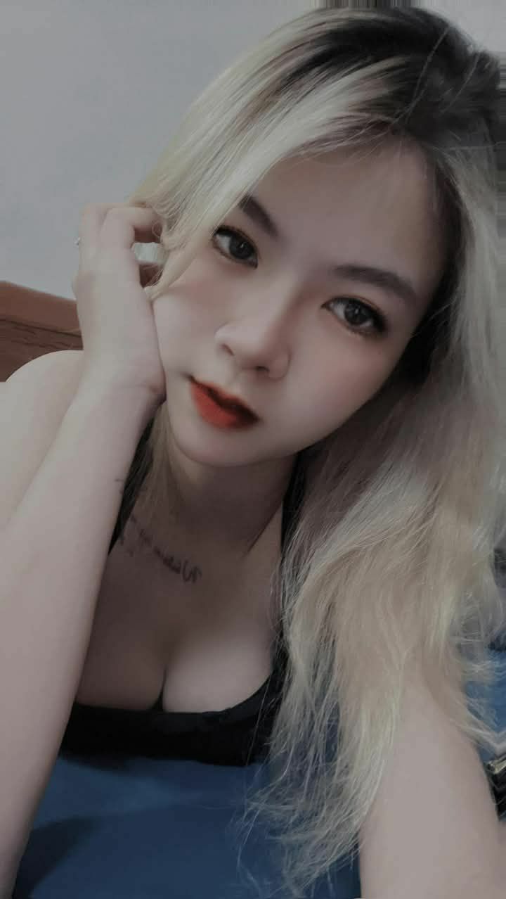 Gái nga đít bự lần đầu đi đóng sex nên hơi ngại